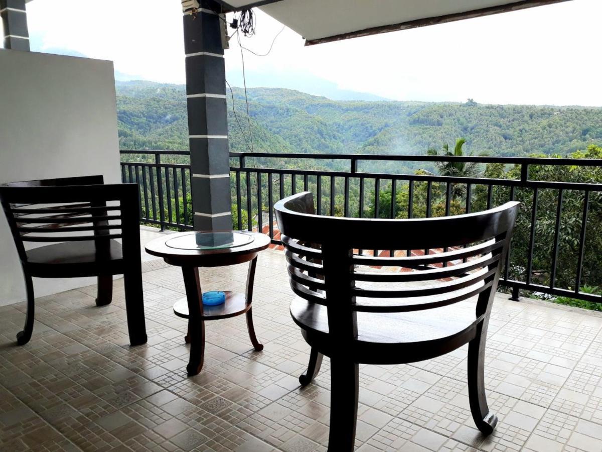 One And Warung Munduk